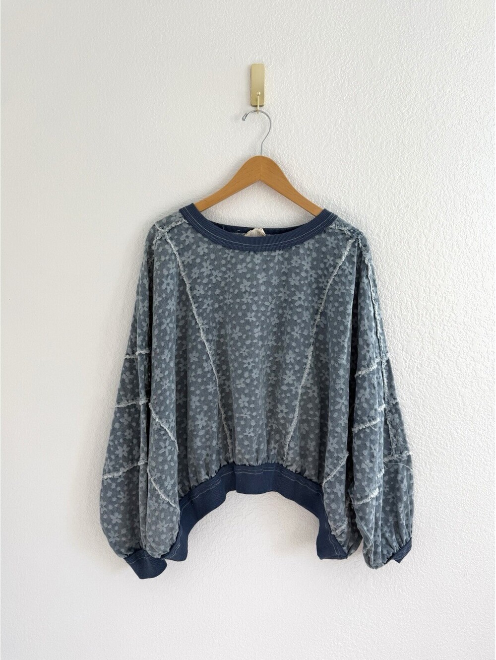 BIBI Denim Oversized Sweatshirt Top Floral Weave Cropped Arch Hem Size Small